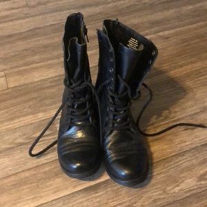 Steve Madden size 6 combat boots black
